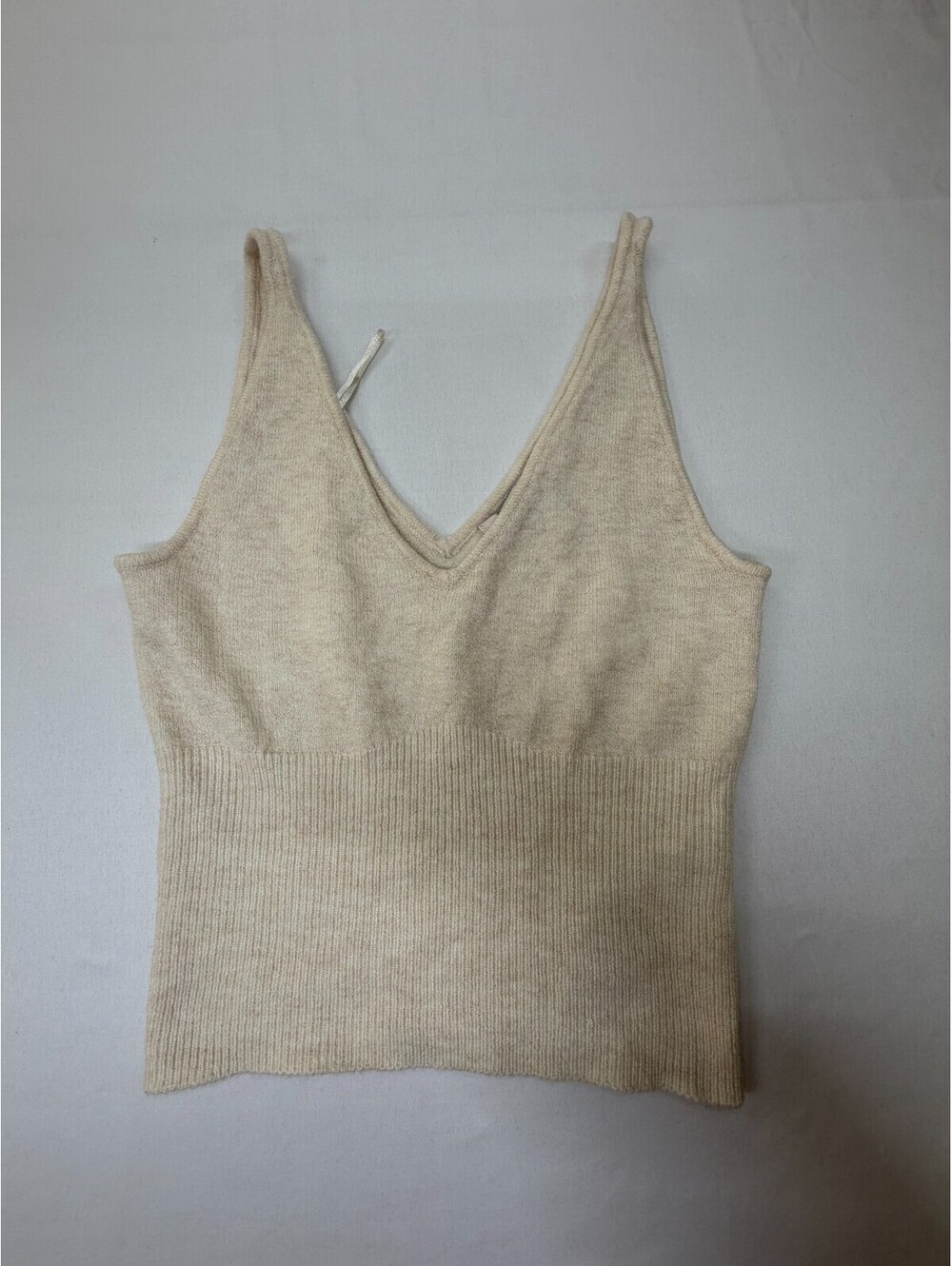 Guess Women's Tank Top Knit V Neck Sleeveless Solid Pullover Size M Beige